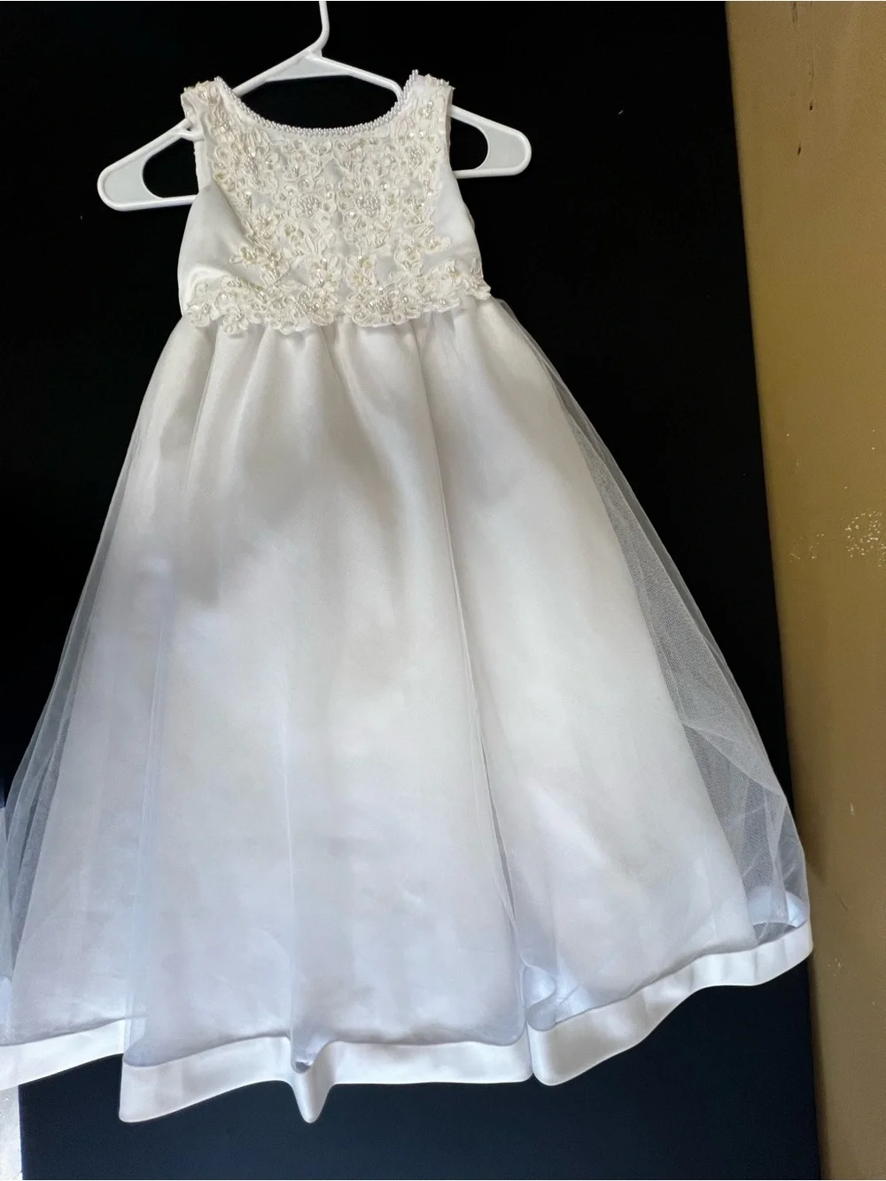 LADY ELEANOR SIZE 5 FLOWER GIRL FLOOR LENGTH DRESS WITH BEADED BODICE  LIKE NEW